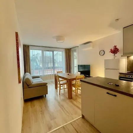 Plovdiv: 1-bedroom With Free Parking Apartment *